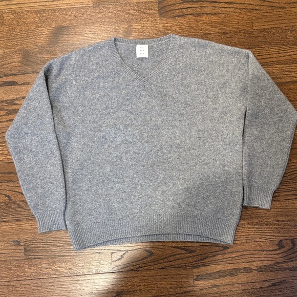 Almada Label V-Neck Grey 100% Cashmere Sweater size small - Picture 4 of 6